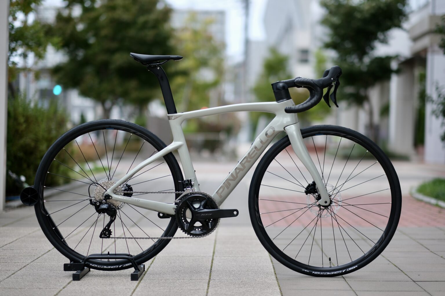 PINARELLO F1 105完成車 が入荷しました